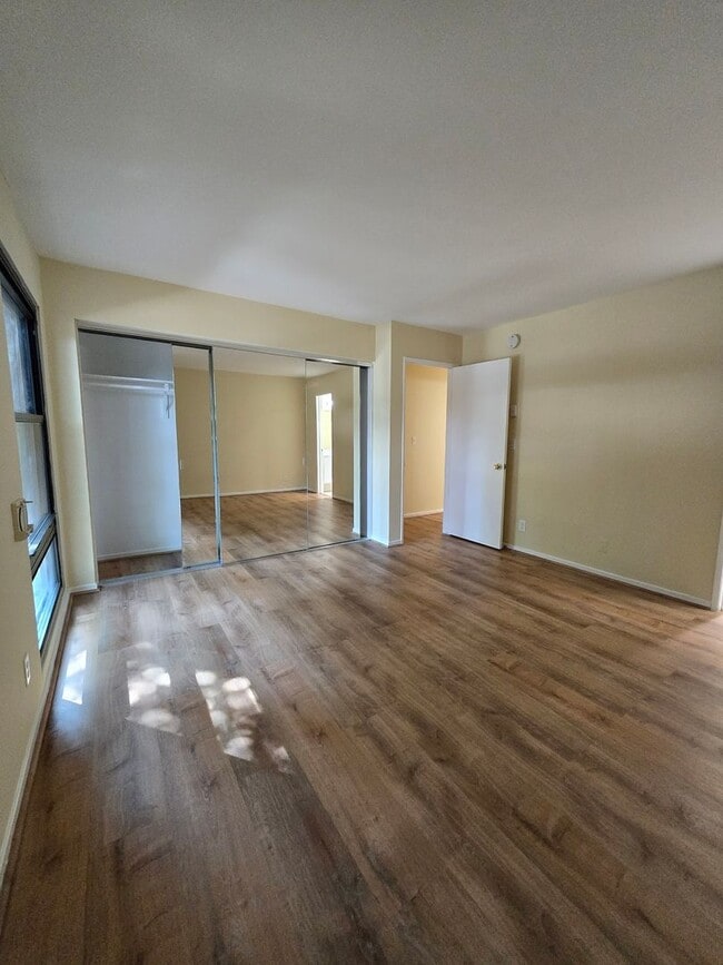 Building Photo - 3 Bedroom Apartment near to LMU, minutes t...