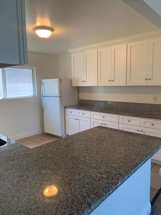 Building Photo - For Lease: 2 Bed / 1 Bath Upstairs Duplex – Ventura, CA