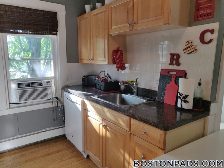 Building Photo - 150 fifth