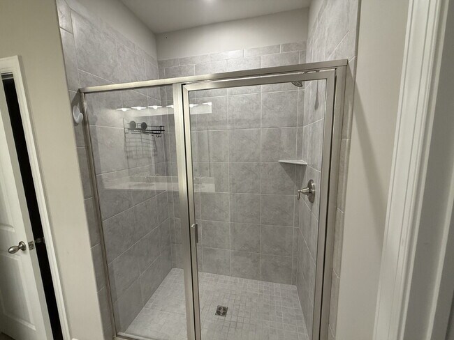 Building Photo - "Charming 3-Bedroom Retreat with 2 Baths w/bonus room and fenced yard!!