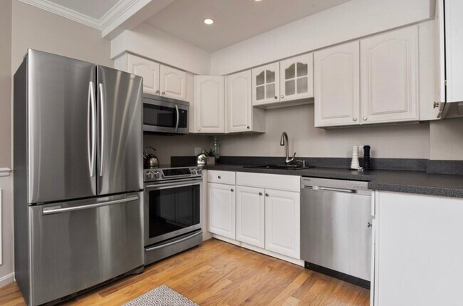 Building Photo - 106 13th St