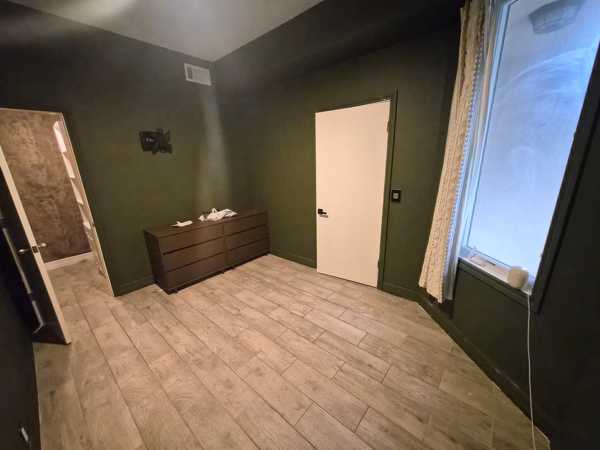 Guest Bedroom - 4040 Avondale Ave