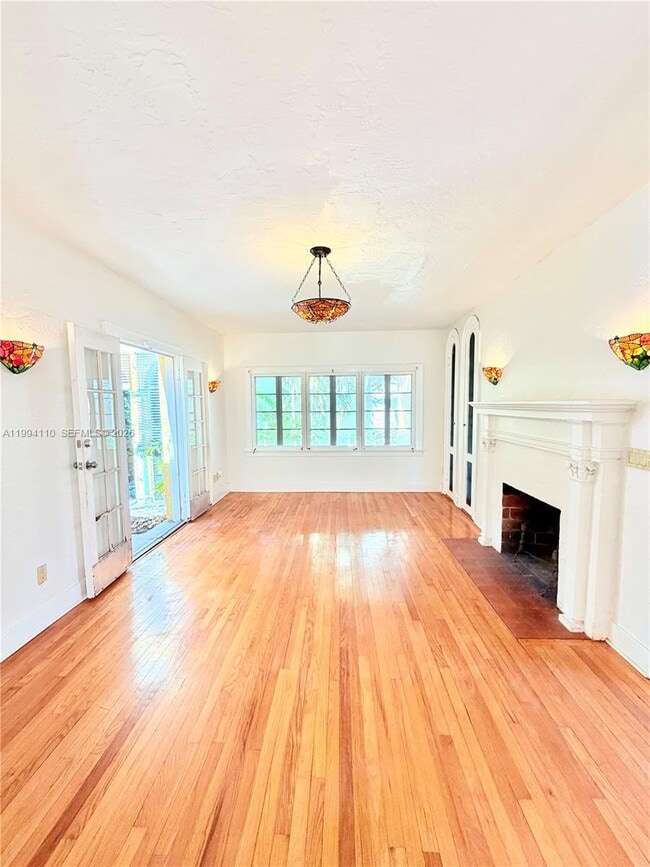 Building Photo - 1306 Madrid St