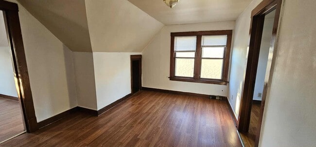 Building Photo - 2011 Monroe St