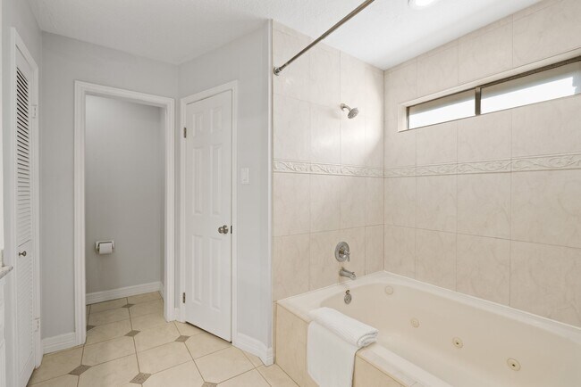 Building Photo - 9203 Godstone Ln