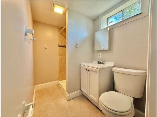 Building Photo - 4740 Vancouver Rd