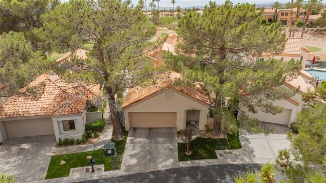 Building Photo - 8949 Diamond Falls Dr