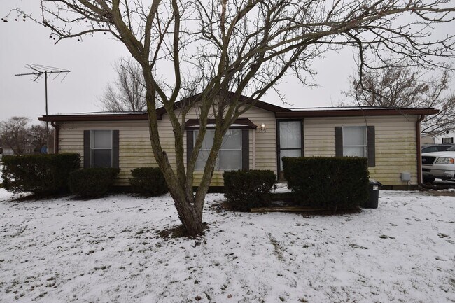 Primary Photo - 2 Bedroom Waterfront Home in Riley Village