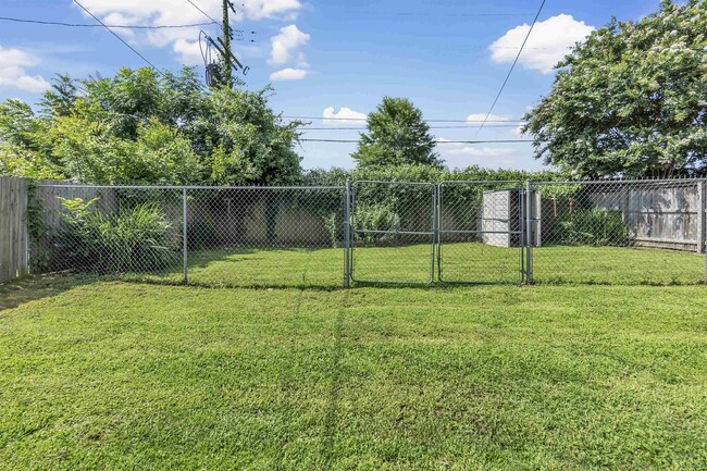 Building Photo - 2245 Monroe Ave