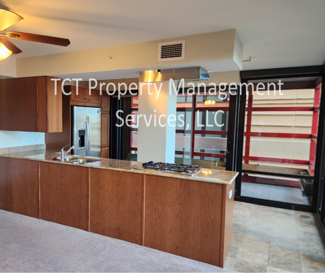 Building Photo - Stunning 1 Bedroom Condo with Rooftop Pool!