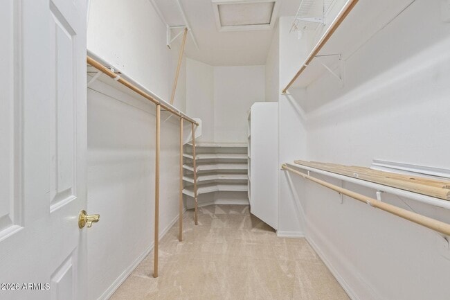 Building Photo - 589 N Acacia Dr