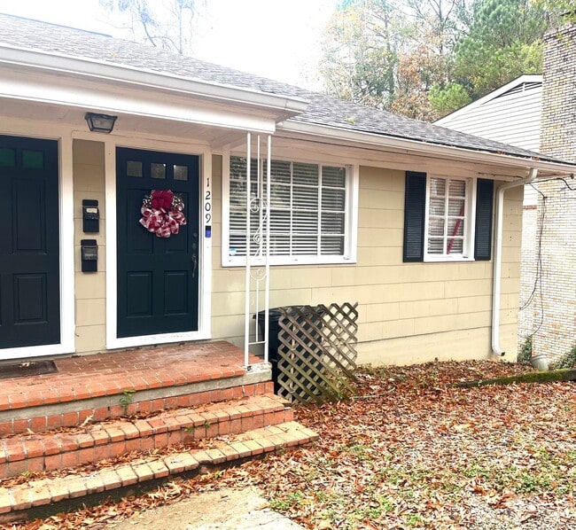 Primary Photo - Linden - 1207/1209