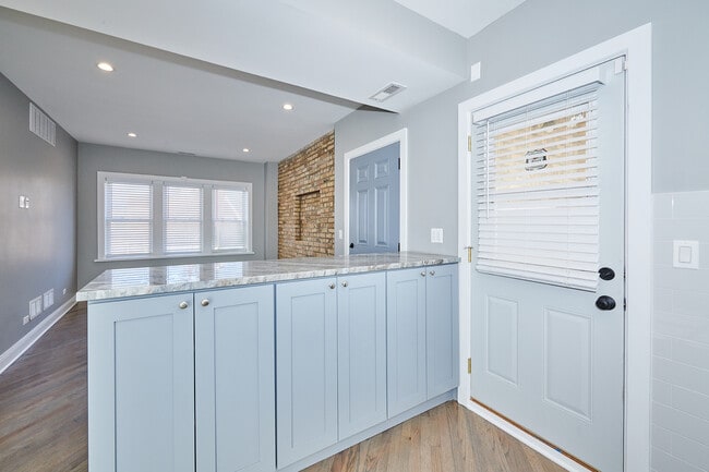 Building Photo - 5709 W Seminole St