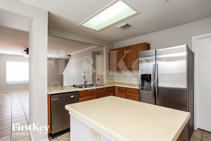 Building Photo - 322 Benetton Dr