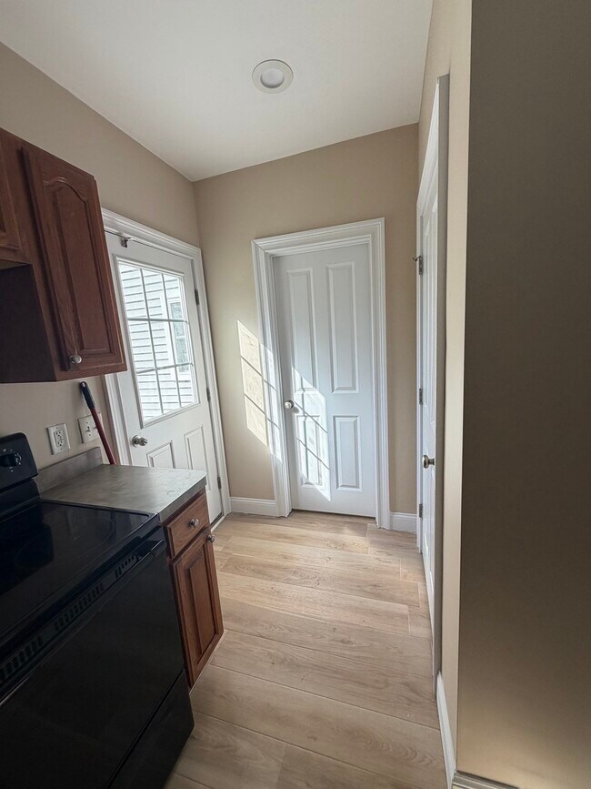 Building Photo - 33 Brunelle Dr