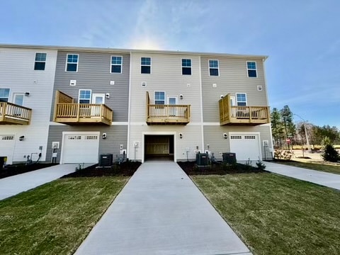 Building Photo - 302 Carolina Spgs Blvd