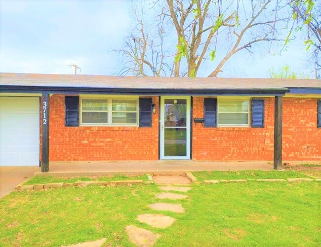 Building Photo - 3 Bed 1 Bath 1 Car in Bethany, OK PC Schools