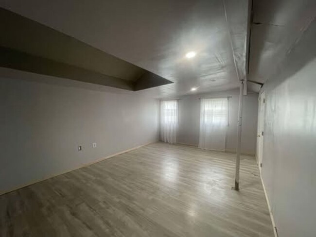 Building Photo - 159 S 78th St