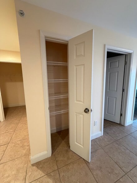 Building Photo - 9 Jenna Ln