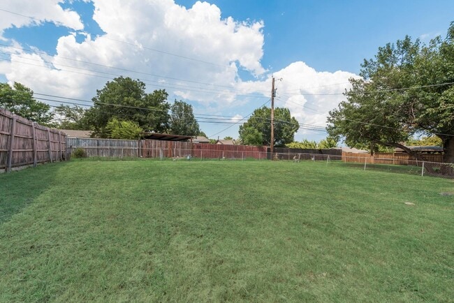 Building Photo - 917 Piedmont Dr