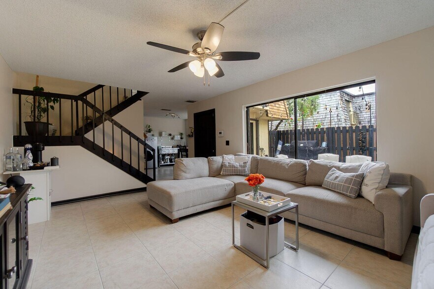 Building Photo - 393 Lake Arbor Dr