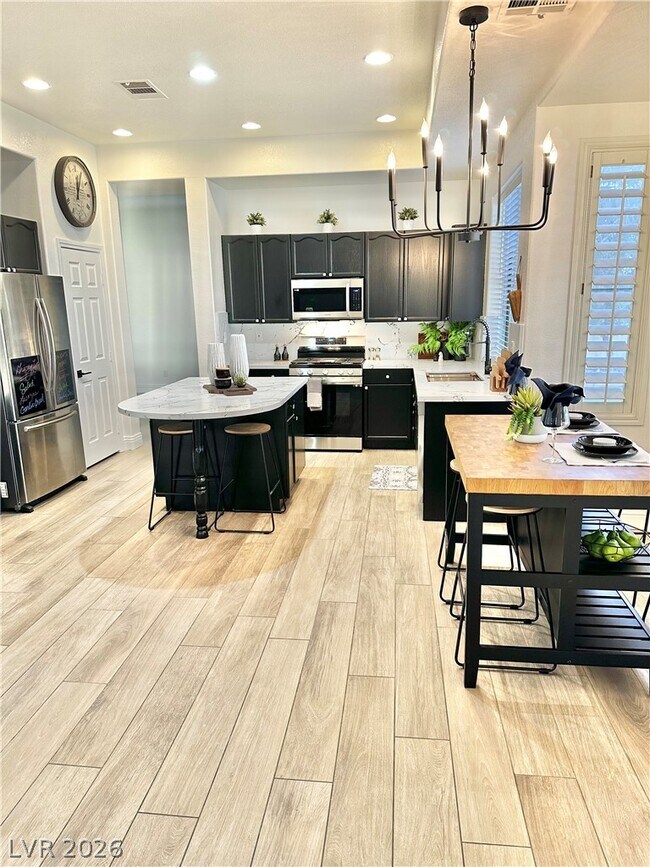 Building Photo - 20 Chateau Whistler Ct
