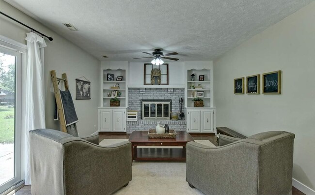 Building Photo - 4 Bedroom in Eldorado!!