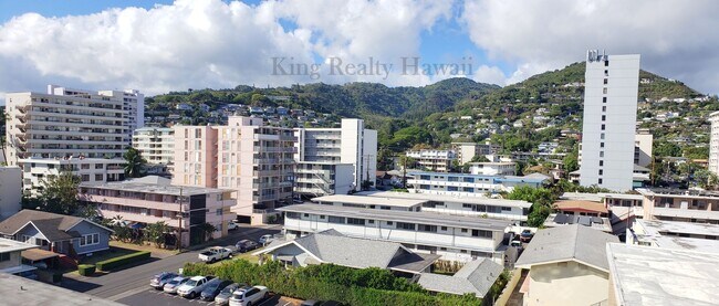 Building Photo - VERY CLEAN Studio / 1 bath w/full kitchen/...