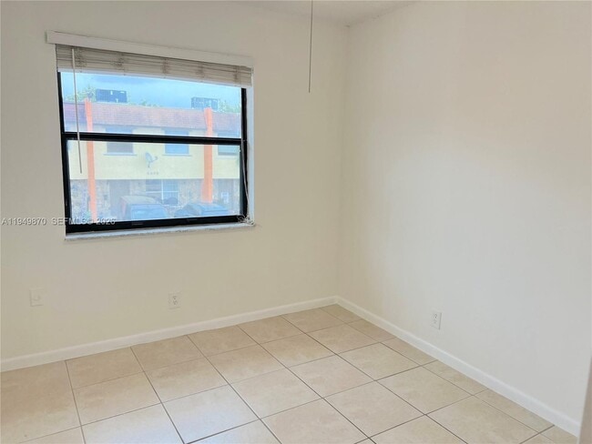 Building Photo - 6518 SW 41st St