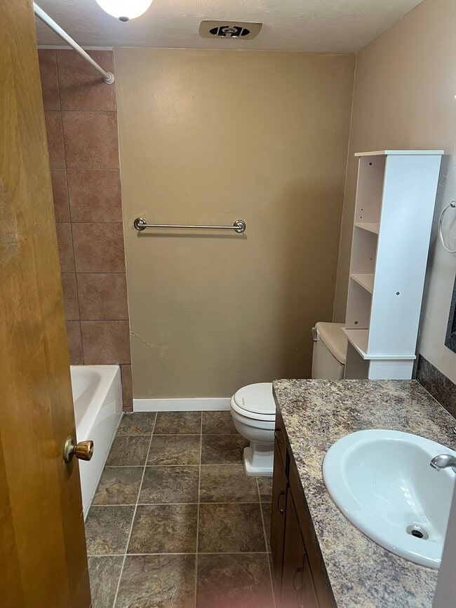 Building Photo - Tall