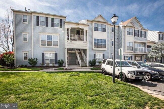 Building Photo - 8201 Crossbrook Ct