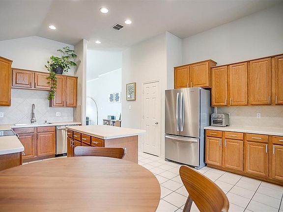 Building Photo - 2353 Clairborne Dr