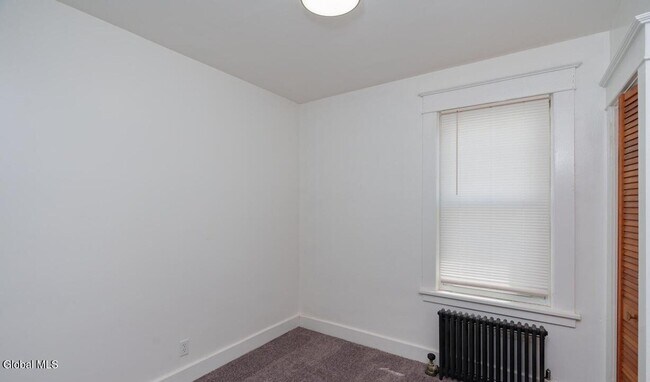 Building Photo - 1538 Nott St