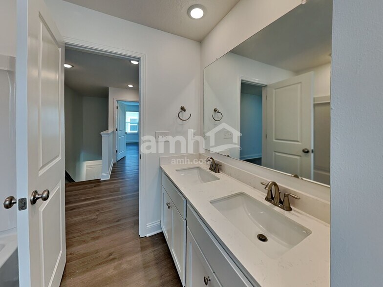 Building Photo - 412 Golden Maple Pl