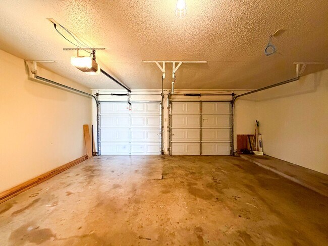 Building Photo - 2607 Bluebonnet Dr