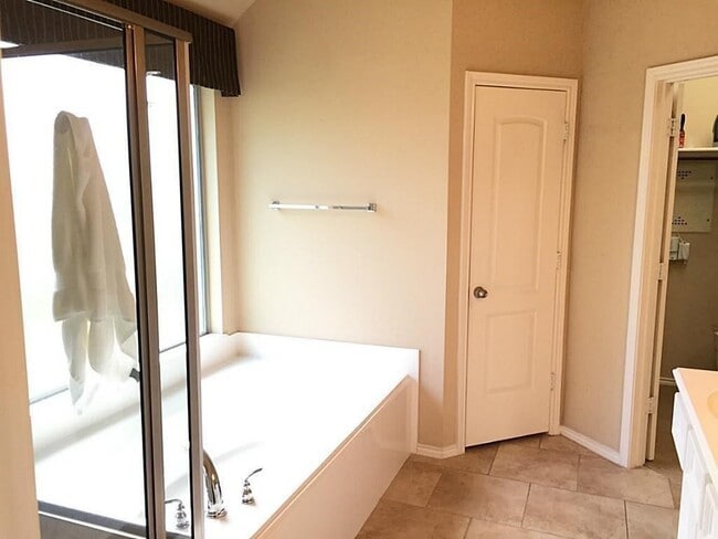 Building Photo - 1602 Eden Meadows Dr