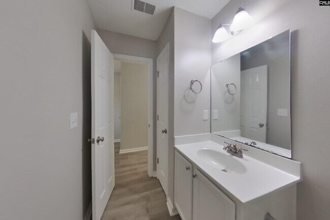 Building Photo - 819 Chablis Dr