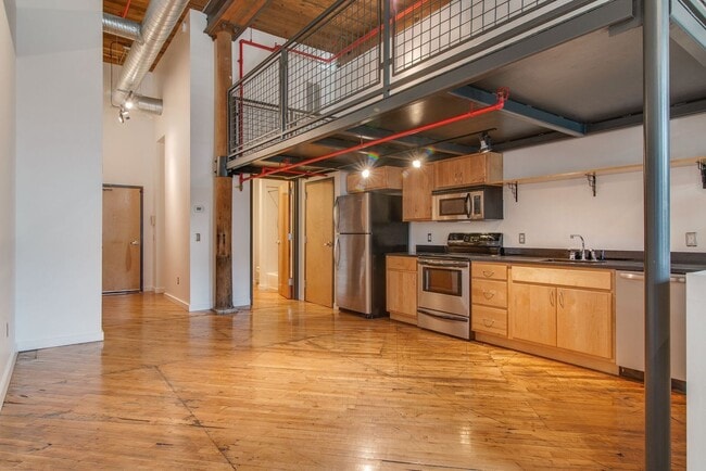 Building Photo - Expansive Historic Loft in the Heart of Germantown