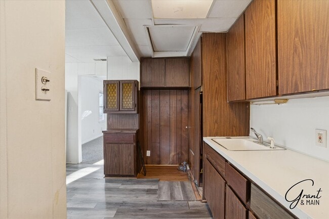 Building Photo - $1,100/month - 2 Bed 1 Bath