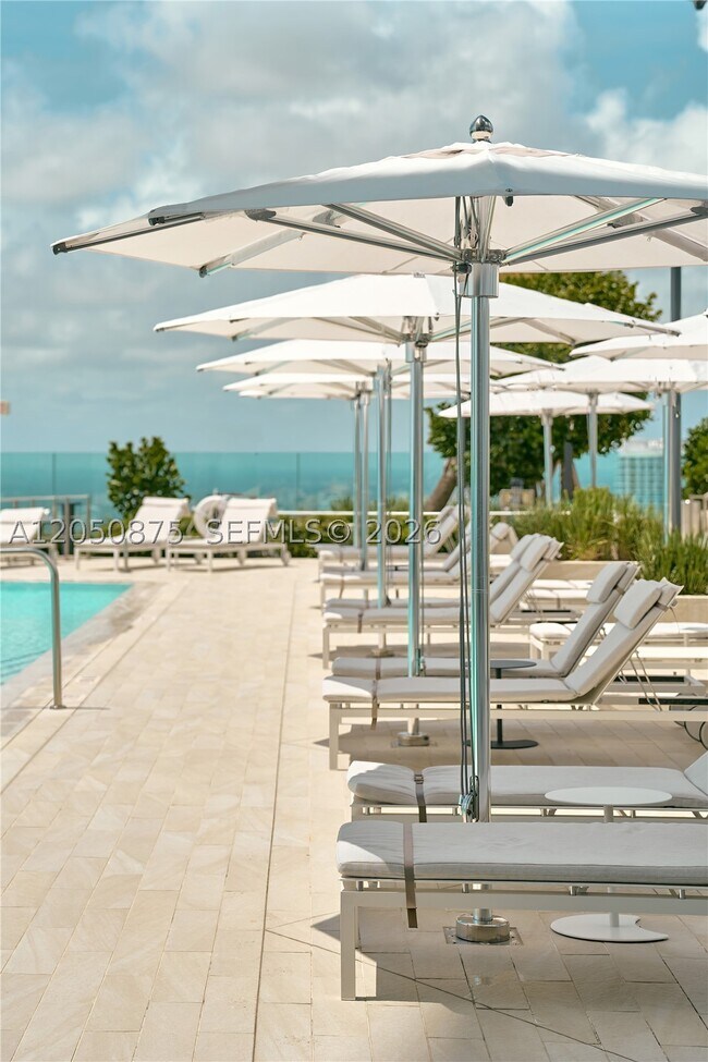 Building Photo - 300 Biscayne Blvd