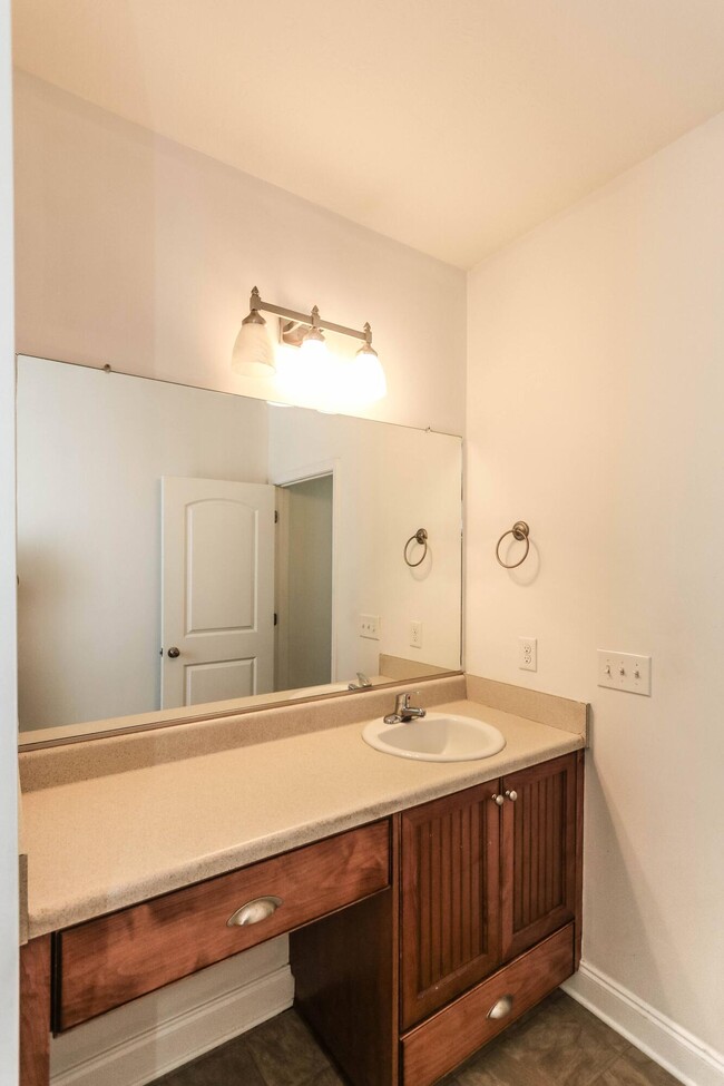 Building Photo - 334 High Meadows Pl