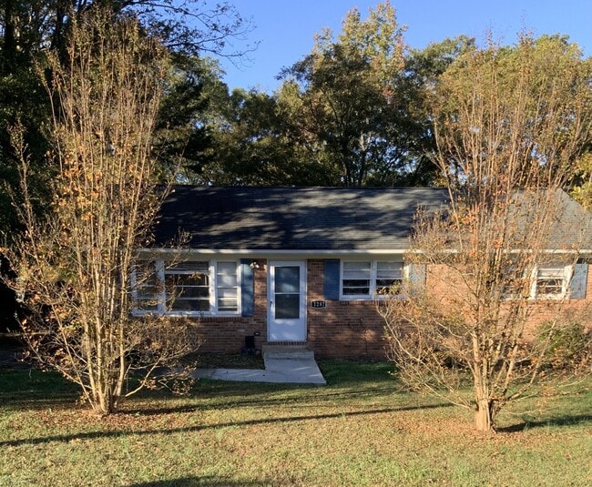 Primary Photo - 1287 Montview St