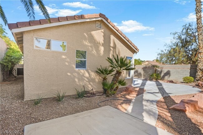 Building Photo - 1532 Waterton Dr