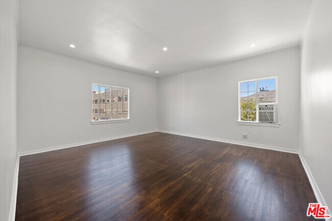 Building Photo - 148 S Camden Dr