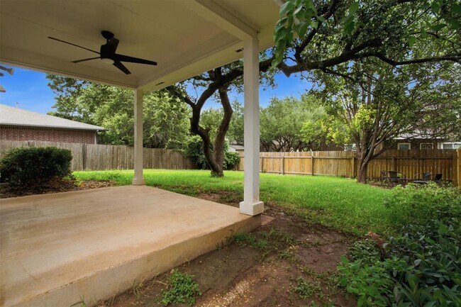 Building Photo - 1806 Carriage Hills Trail