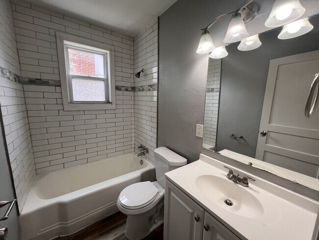 Building Photo - 2625 Avondale Ave