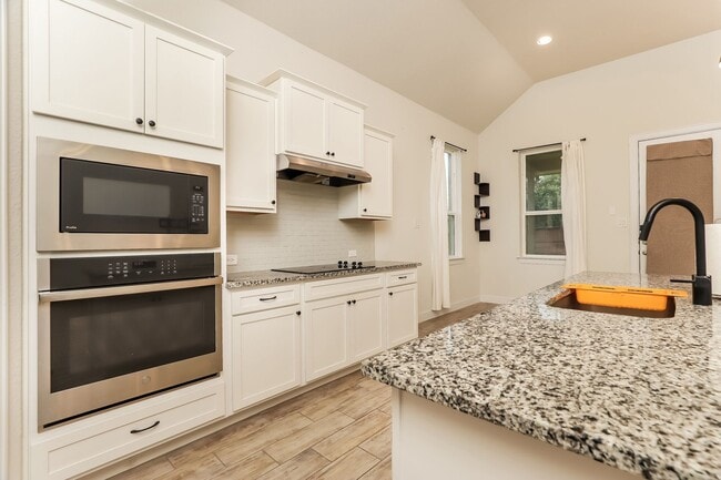 Building Photo - Amazing home ready to move in!