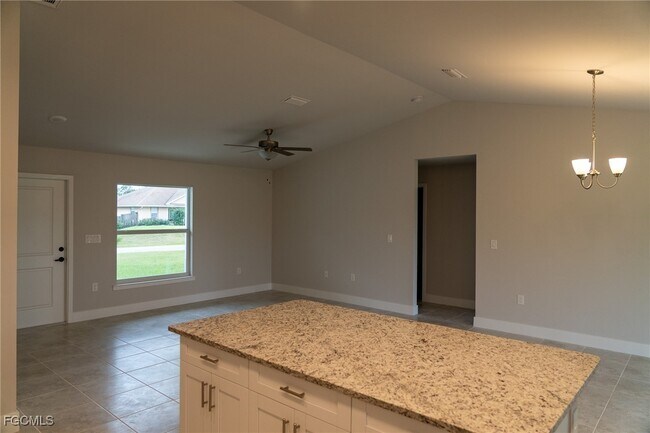 Building Photo - 409 Moore Ave