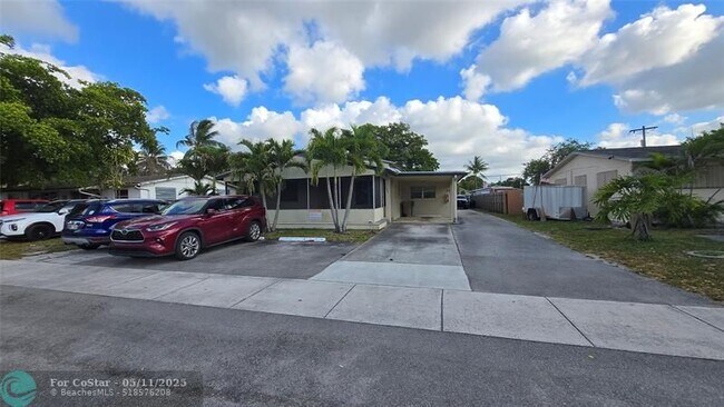 Building Photo - 6220 SW 41st Ct