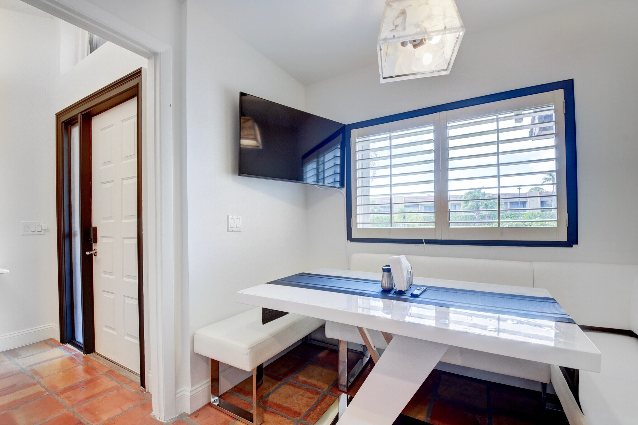 Building Photo - 4666 Fountains Dr S